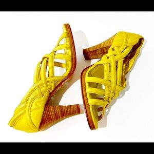 Ted Baker Chartreuse Yellow Leather Strap Wooden Heel Shoes US 9 Medium